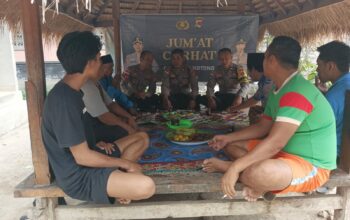 Jumat Curhat di Dusun Timbal, Polsek Sekotong Jalin Dialog Kamtibmas