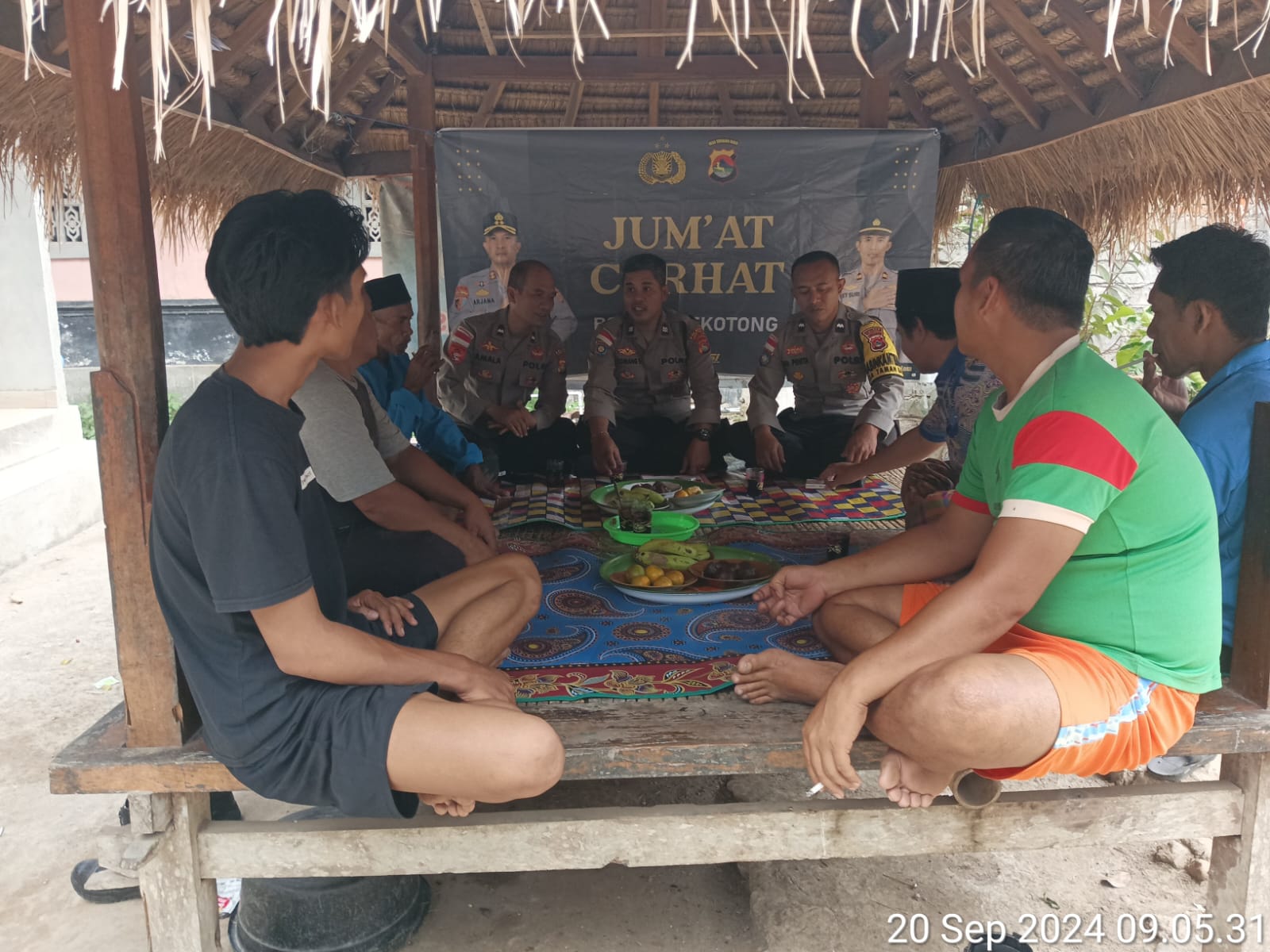 Jumat Curhat di Dusun Timbal, Polsek Sekotong Jalin Dialog Kamtibmas