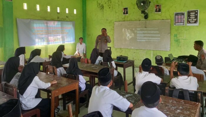 Cegah Hoax, Polres Lombok Barat Gelar Sosialisasi di Pondok Pesantren Menjelang Pemilukada