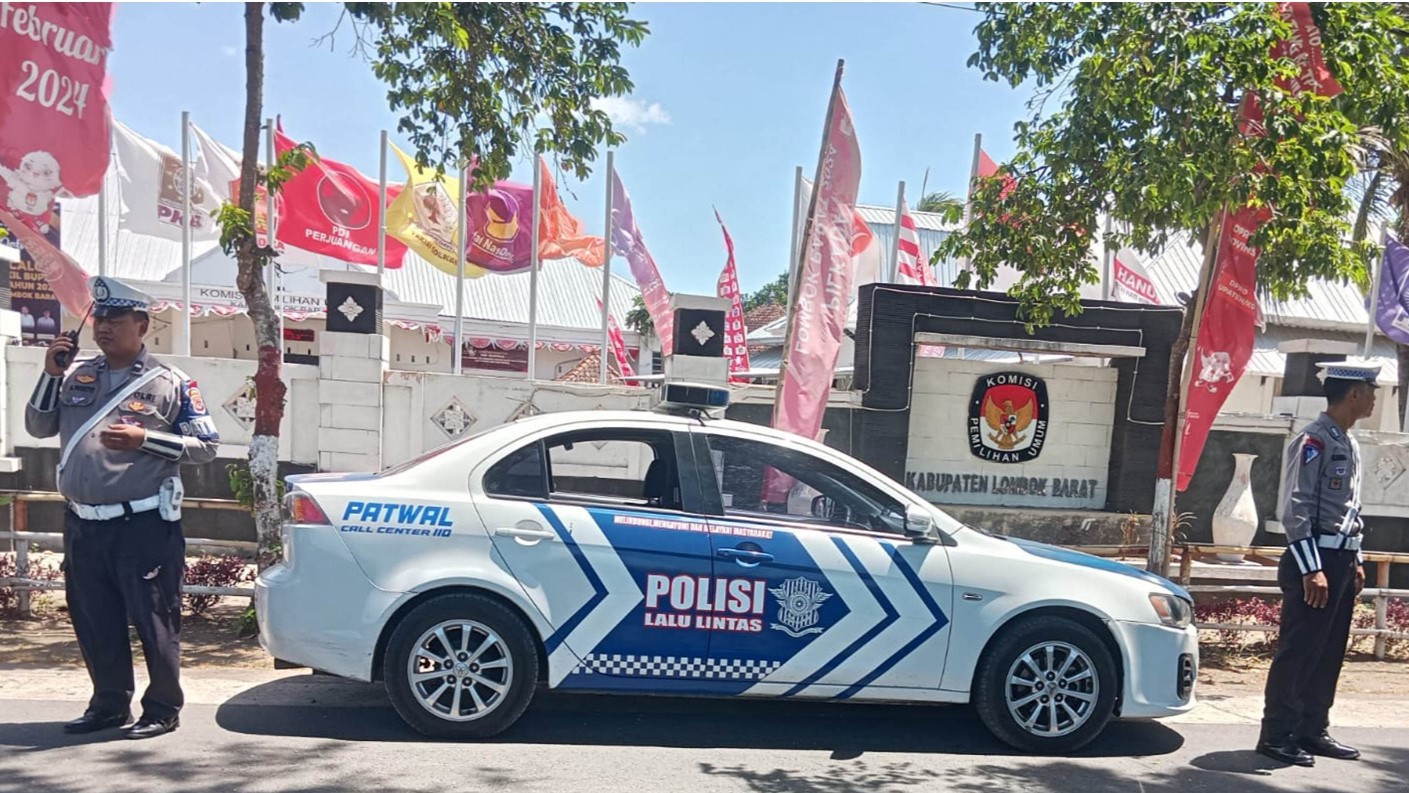 Polres Lombok Barat Pantau Kelancaran Lalu Lintas Pemilukada Serentak 2024