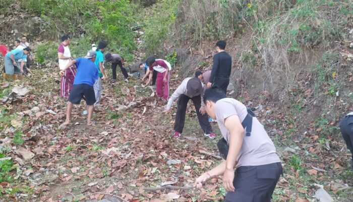 Batulayar Bersih Bersinergi: Polsek Batulayar Ajak Warga Jaga Kebersihan Lingkungan