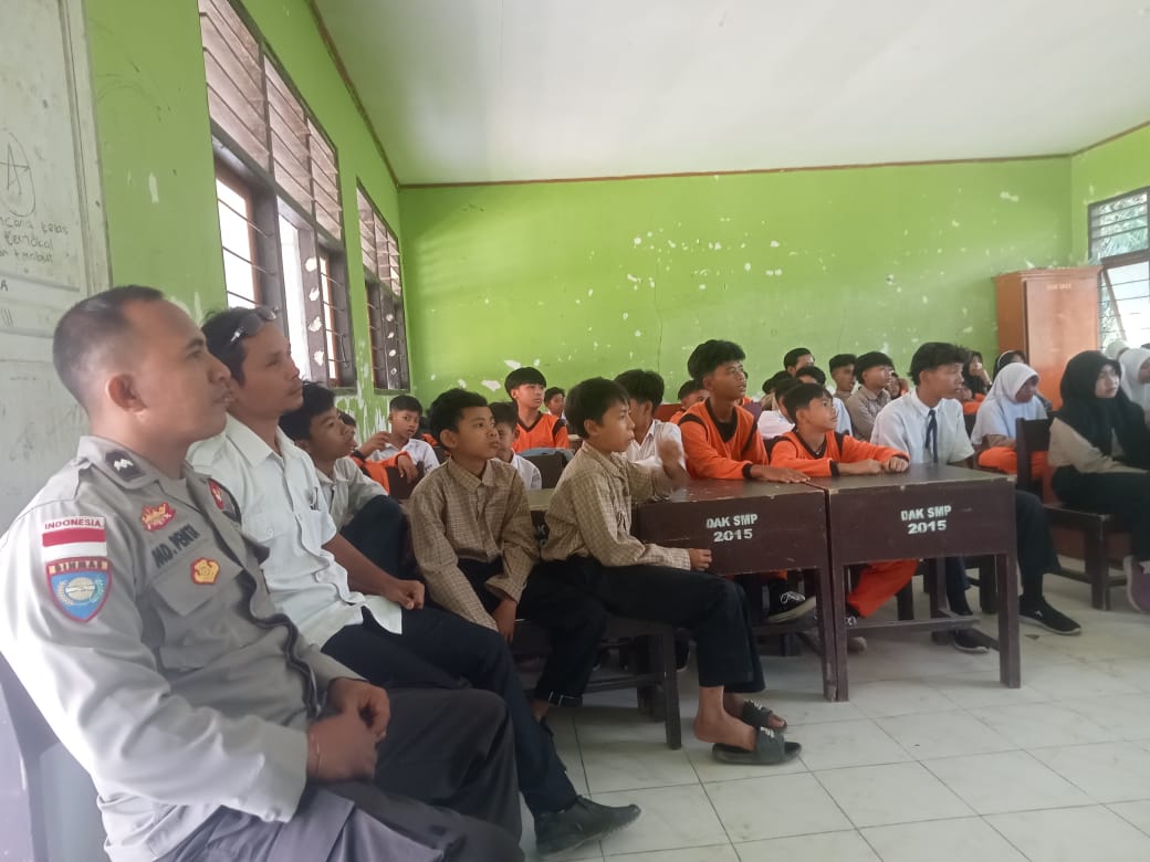 Polsek Sekotong Edukasi Siswa SDN 02 Tentang Kenakalan Remaja, Lalu Lintas, dan Bullying