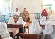 Edukasi, Cegah Kenakalan Remaja Serta Bahaya Laten Narkoba di Kalangan Pelajar Bhabinkamtibmas Polsek Soromandi laksanakan Police Goes to School