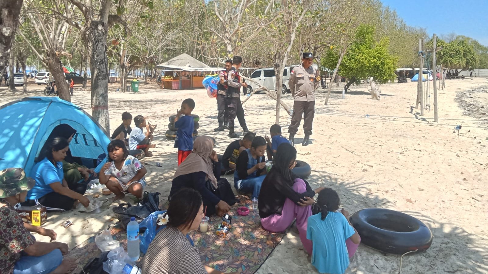 Cegah Kriminalitas, Polsek Sekotong Aktif Patroli di Pantai Elak-Elak