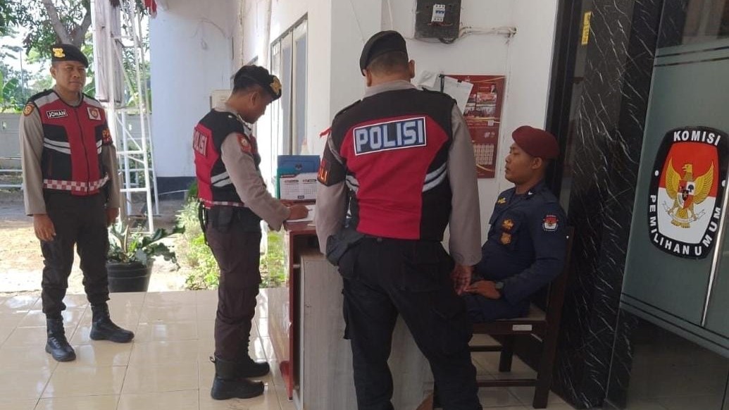 Meningkatkan Keamanan, Polres Lombok Barat Patroli KPU di Gerung