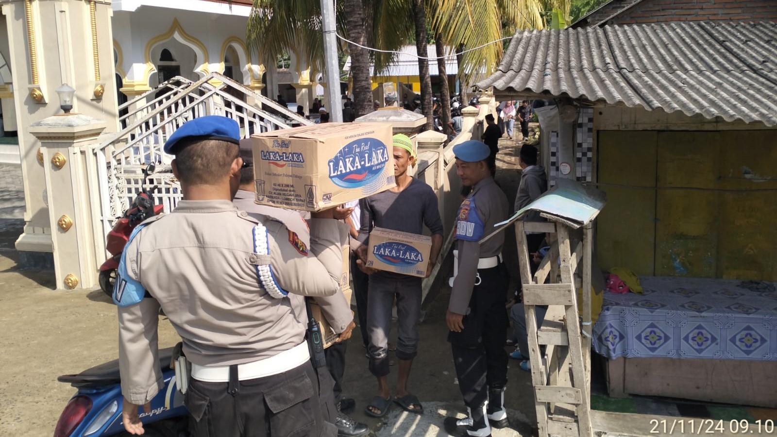 Sambang Duka Polsek Lembar, Dekatkan Polisi dan Warga