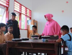 Beri Makanan Bergizi Gratis Kepada Pelajar SD, Sat Brimob Polda NTB Gelar Kendaraan Dapur Lapangan