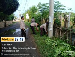 Jumat Bersih, Polsek Alas Gotong Royong Bersihkan Lingkungan Desa Dalam