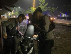 Polres Bima Kota Gelar Razia, Sita Puluhan Botol Miras dan Senjata Tajam