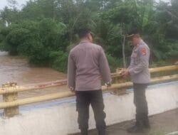 Deteksi Banjir, Polsek Sekotong Aktif Pantau Sungai Empol