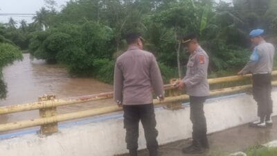 Deteksi Banjir, Polsek Sekotong Aktif Pantau Sungai Empol