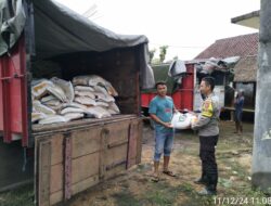 Kolaborasi Polsek Sekotong dan Desa, Pastikan Beras Bantuan Sampai ke Masyarakat