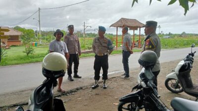 Patroli Polsek Gerung di Pantai Endok dan Golden Melon, Warga Aman