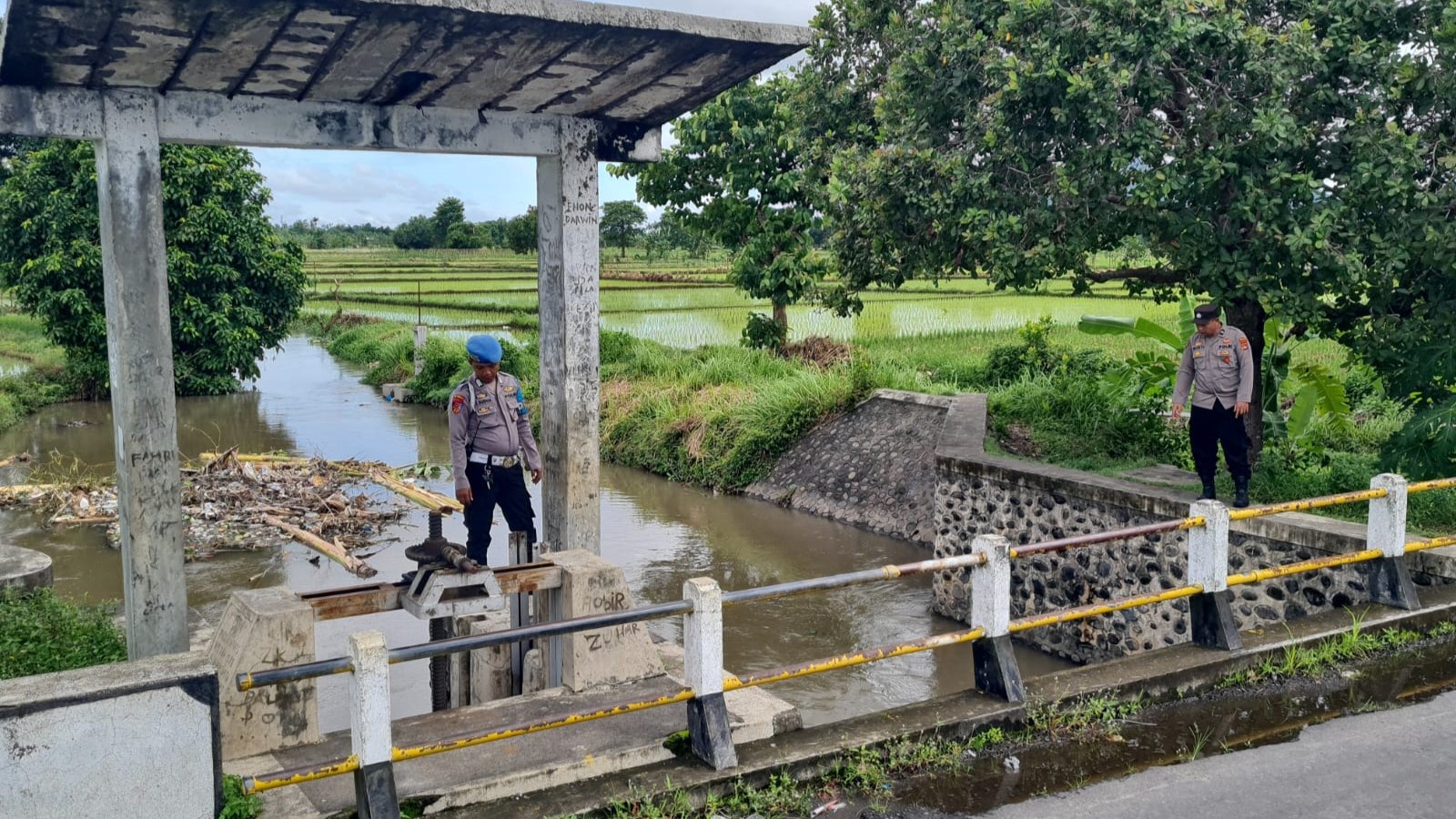 Polisi Siaga Banjir, Patroli Intensif Pantau Debit Air di Kediri