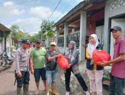 Polri dan TNI Bersinergi Lakukan Bhakti Sosial Pasca Banjir di Dompu