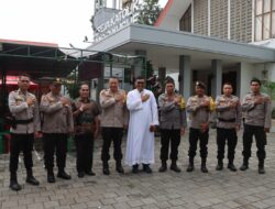 Pastikan Perayaan Natal Aman, Kapolres Bima Kota Pantau Langsung Pengamanan Gereja