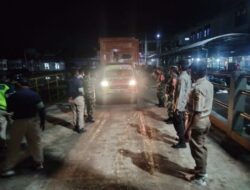 Antisipasi Barang Selundupan, Personel Pospam dan Polsek Kawasan Periksa Kapal Sandar di Pelabuhan Bima