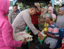 Peduli Korban Dampak Banjir, Polres Bima Kota Berbagi Ratusan Paket Sembako