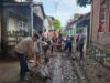 Polres Bima Kota Bahu Membahu Bersihkan Sampah dan Lumpur Pasca Banjir di Kota Bima