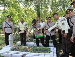 HUT Ke-44 Satpam, Polres Loteng Gelar Ziarah Makam dan Tabur Bunga di TMP Praya