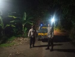 Sinergi Polisi dan Masyarakat: Patroli Malam di Batu Layar Ciptakan Lingkungan Aman