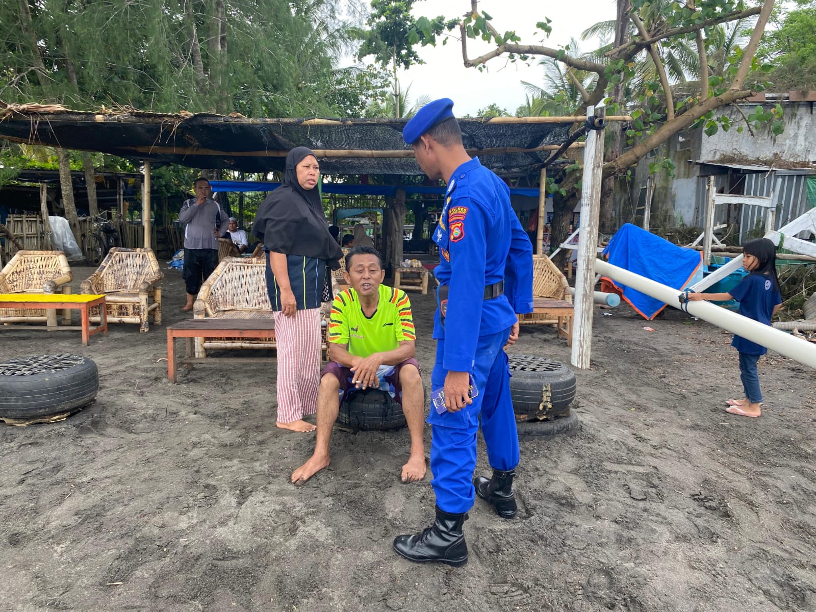 Pantai Cemara Dijaga Ketat, Patroli Rutin Satpolairud Lombok Barat Pastikan Keamanan Wisatawan