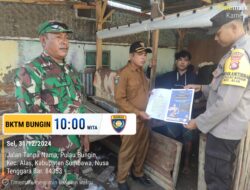 3 Pilar Kamtibmas Pulau Bungin Sebarkan Brosur Himbauan Kamtibmas Jelang Malam Pergantian Tahun Baru