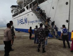 Polsek Kawasan Pelabuhan Laut Bima Amankan Proses Embarkasi dan Debarkasi Kapal KM. BINAIYA di Pelabuhan Bima