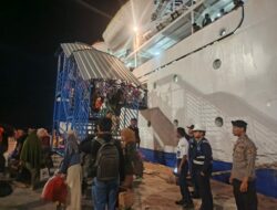 Polsek Kawasan Pelabuhan Laut Bima Amankan Proses Embarkasi dan Debarkasi Kapal KM. Tilongkabila di Pelabuhan Bima