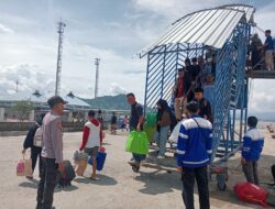 Polsek Kawasan Pelabuhan Laut Bima Laksanakan Pengamanan Penumpang KM. Tilongkabila di Pelabuhan Bima