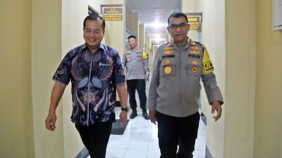 Kapolda NTB IRJEN POL HADI GUNAWAN, S.H.,S.I.K. bertemu dengan dubenur NTB Dr. Lalu Muhamad Iqbal , di ruang kerja Kapolda NTB