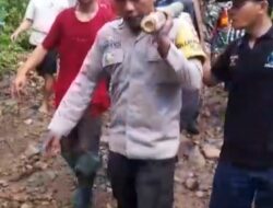 Aksi Kemanusiaan TNI-Polri Bersama Masyarakat Menandu Jenazah Warga Dusun Matemega yang Meninggal Dunia