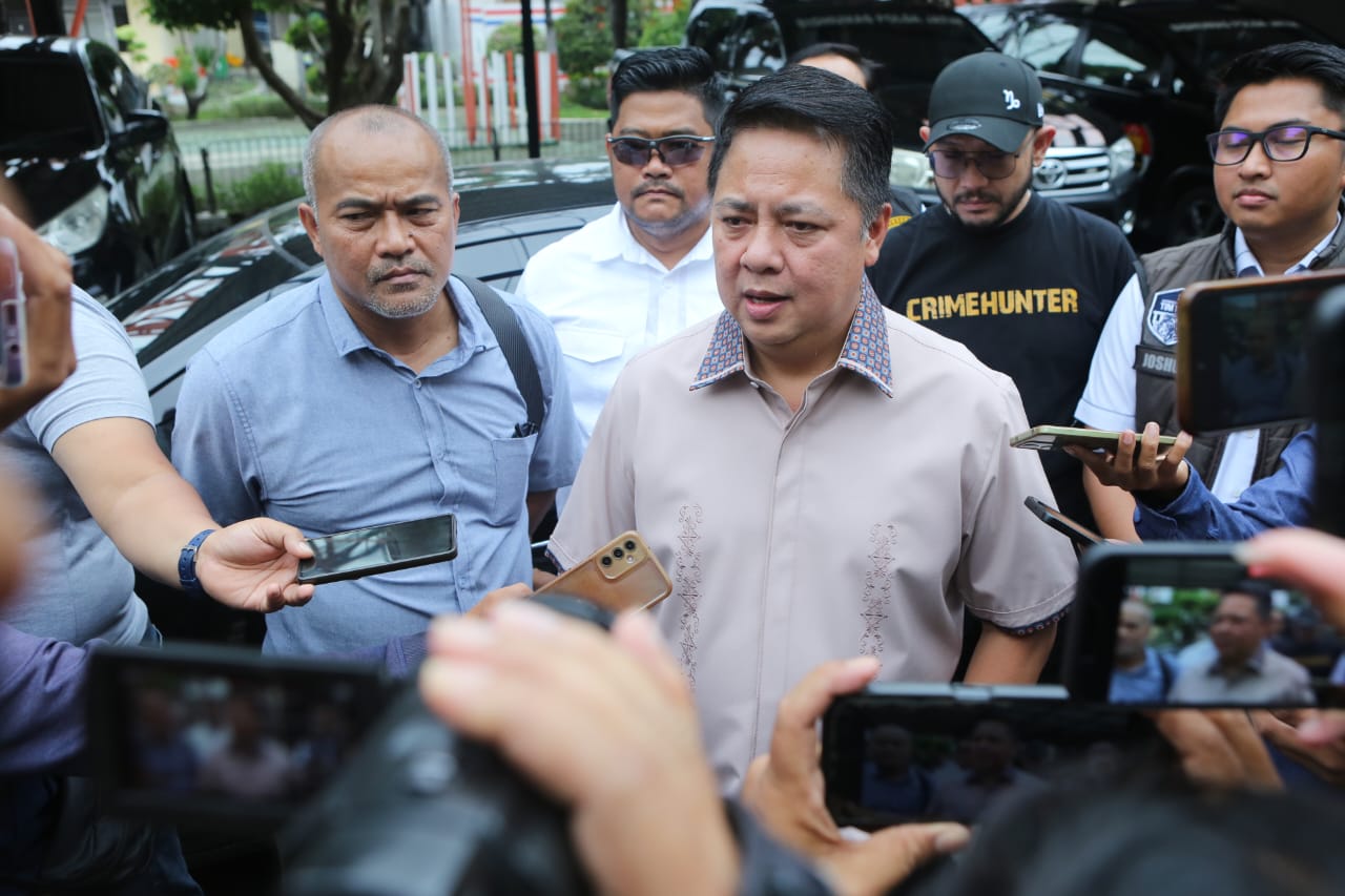 Kombes. Pol. Farman S.H., S.I.K., M.H., menjelaskan, kronologi pengungkapan kasus tersebut dalam konferensi.