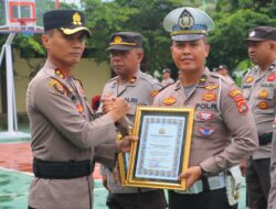 Kapolres Lombok Utara Berikan Reward Kepada Personil Berprestasi