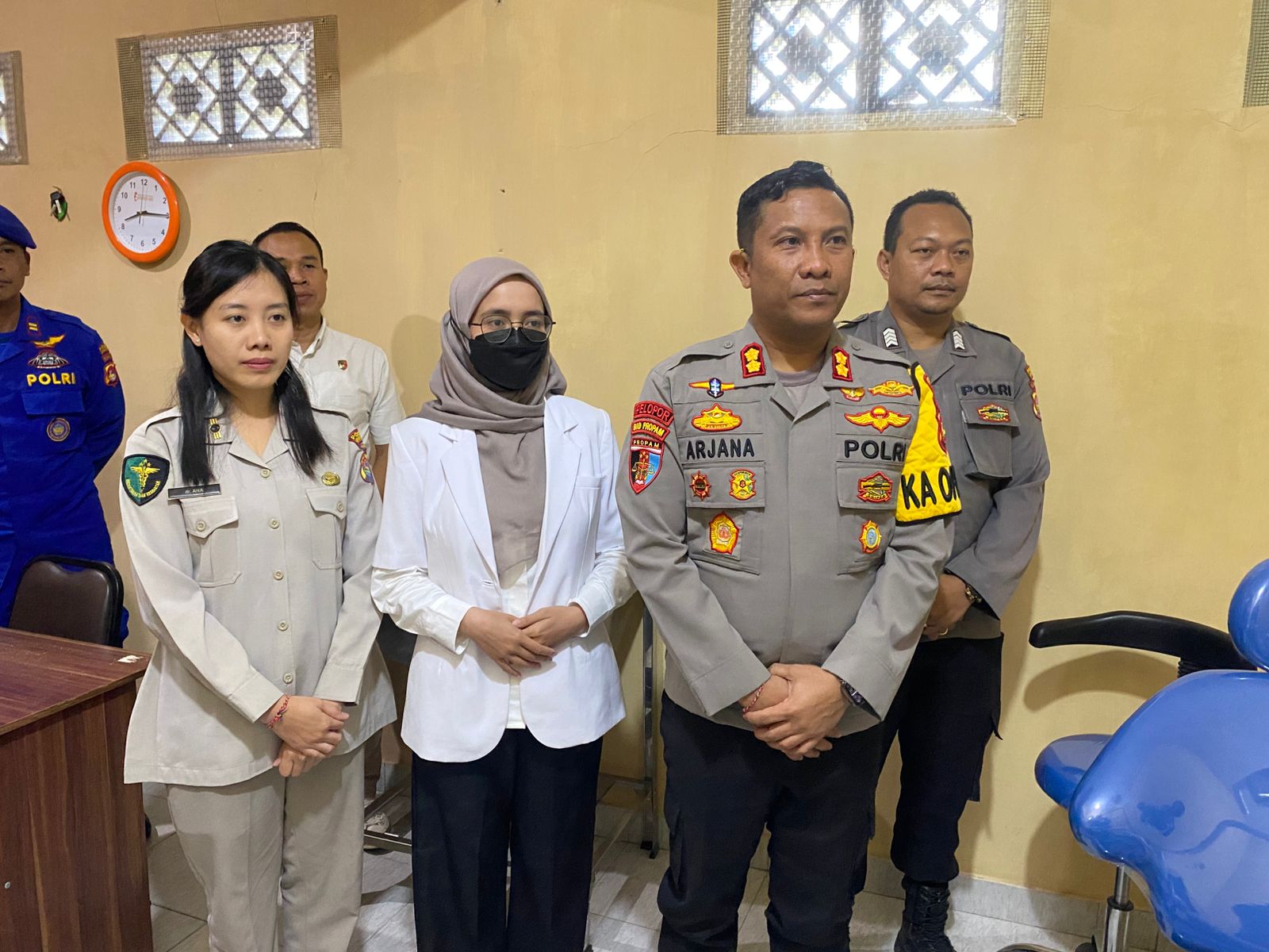 Kapolres Uji Coba Poli Gigi Baru di Polres Lombok Barat