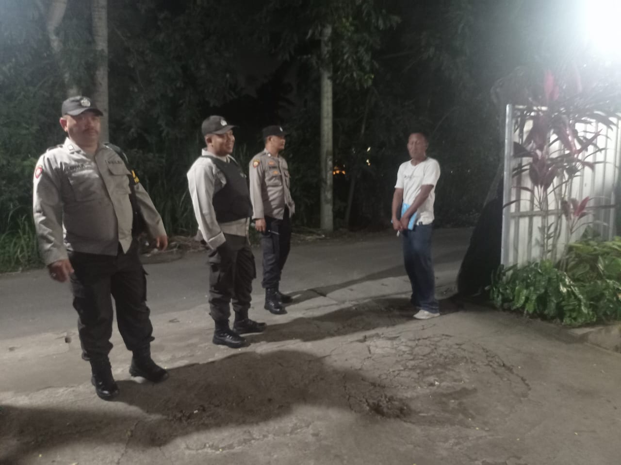 Patroli KRYD Polsek Batulayar, Jaga Keamanan Senggigi Malam Hari