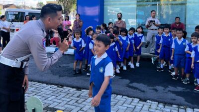 Satlantas Lobar Kenalkan Aturan Lalu Lintas ke Bocah TK
