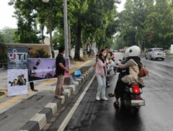 Tebar Kebaikan di bulan Suci Ramadhan, IJTI NTB Berbagi Ratusan Paket Takjil.