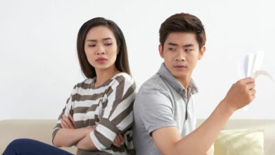 Cowokmu Menghindar? Ini Tanda Bahaya!