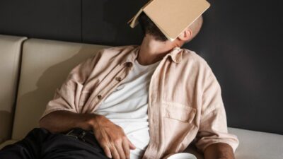 10 Pelajaran Hidup Pahit yang Baru Kita Sadari Saat Terlambat!