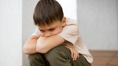 Anak Pemalu? 10 Trik Jitu Mengubahnya Jadi Pemberani Sejak Dini