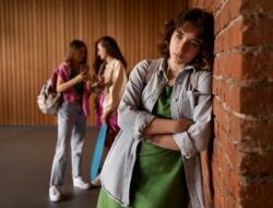 Makin Banyak Teman, Makin Kesepian? Ini Alasannya!