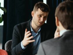 Jangan Kepo! Ini Cara Elegan Menolak Pertanyaan Pribadi