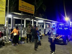 Cegah Kejahatan, Polsek Lembar Gelar Patroli Sahur di Pelabuhan