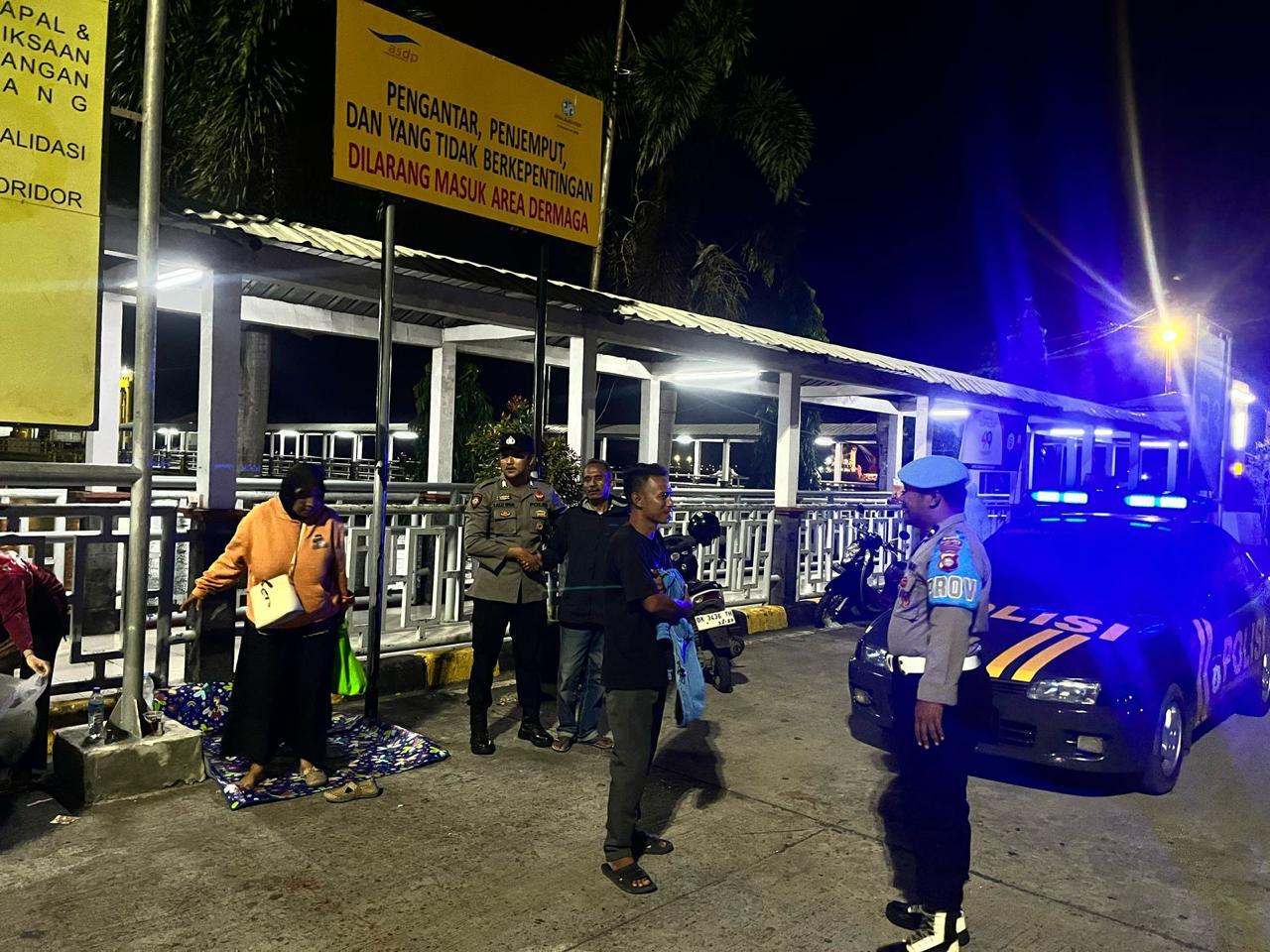Polisi Patroli Sahur di Pelabuhan Lembar, Cegah Aksi Kriminal