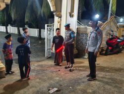 Polsek Lembar Amankan Lalu Lintas Masjid Saat Tarawih Ramadan