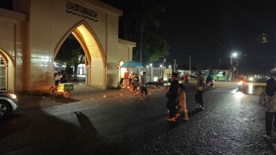 Polisi Kawal Salat Tarawih di Kediri, Jamaah Merasa Aman dan Nyaman