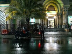 Polsek Batulayar Kawal Tarawih, Warga Apresiasi Keamanan