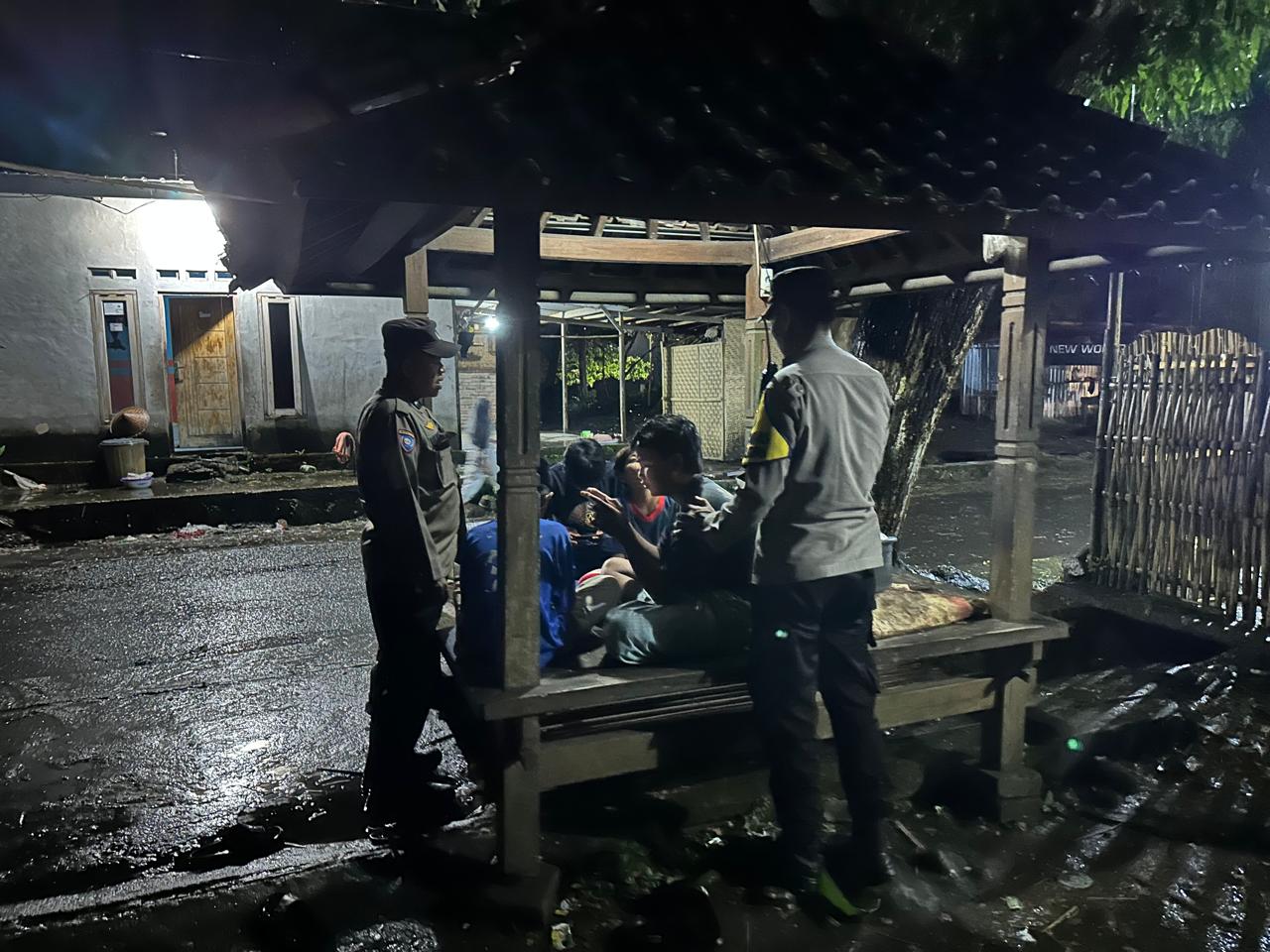 Polisi dan Warga Bersinergi, Kamtibmas Kuripan Tetap Kondusif