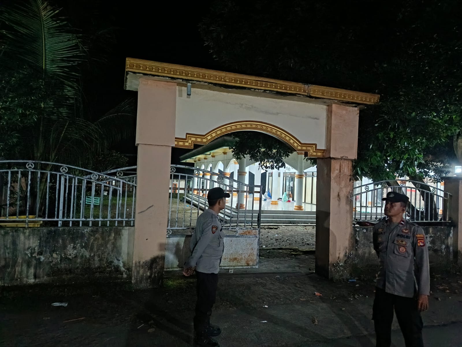 Polsek Kuripan Amankan dan Atur Lalu Lintas Shalat Subuh Berjamaah di Masjid AT-TAQWA